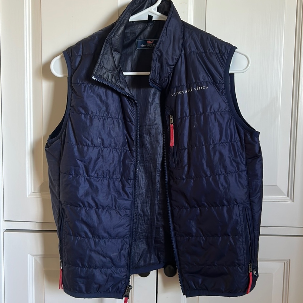 Like new vineyard vines light weight puff vest in Navy